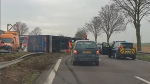 Encore un camion couché sur la route